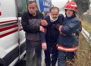 - Sakarya'nın Sapanca ilçesinde yaklaşık 15 aracın karıştığı kazada yaralananlara