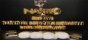 ANTALYA (AA) – Antalya Havalimanı'nda valizlerinde yapılan aramada uyuşturucu madde