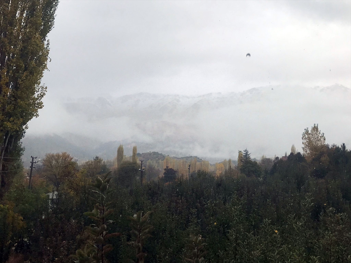 Antalya'nın yüksek kesimlerine kar yağdı