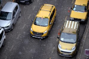 ARDAHAN (AA) – Ardahan'da kar yağışı sürüyor. Kent merkezinde sabah