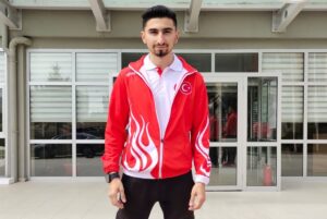 - Mustafa İnan, 25 metre rapid tabanca kategorisinde sıralama müsabakasını