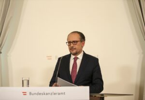 VİYANA (AA) – Avusturya’da yeni Başbakan Alexander Schallenberg, selefi ve