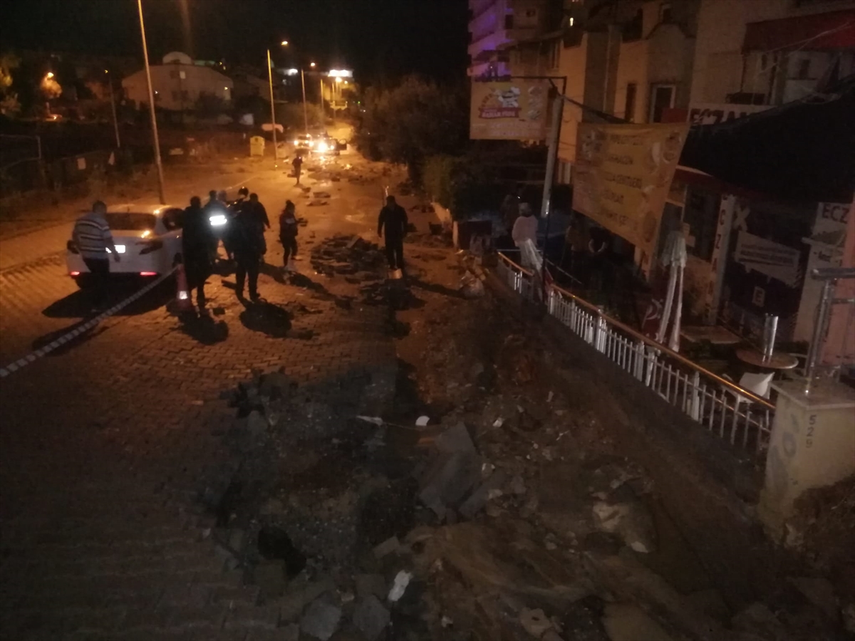 Aydın'da etkili olan sağanak nedeniyle ev ve iş yerlerini su bastı