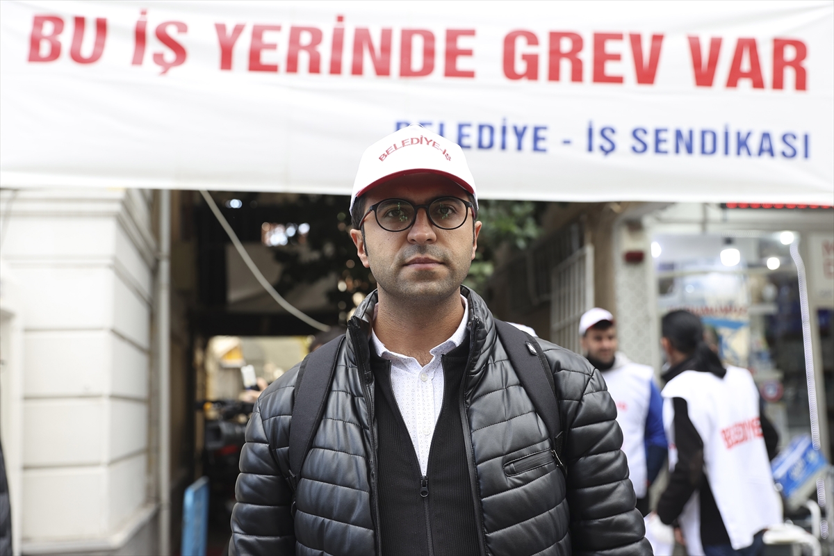 Bakırköy Belediyesinde çalışan sendika üyelerinden toplu sözleşme protestosu