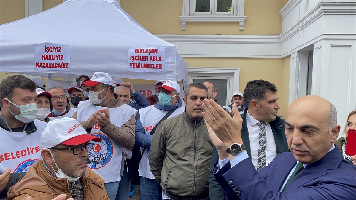 Bakırköy Belediyesinde çalışan sendika üyelerinden toplu sözleşme protestosu