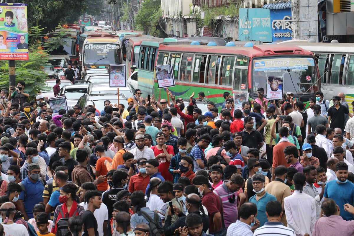 Bangladeş'te Hindular, artan şiddet olaylarını protesto etti