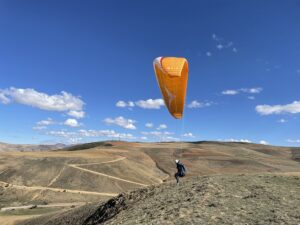 BAYBURT(AA) – Bayburt'ta "Turizmde Uçuyoruz" projesi kapsamında, yamaç paraşütü pilotu