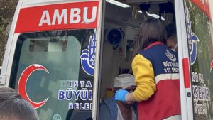 İSTANBUL (AA) – Bayrampaşa'da yangın çıkan eve engelli eşini kurtarmak