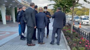 İSTANBUL (AA) – İstanbul'da bir hayvansever, kısırlaştırma işlemi sonrası açık