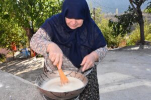 BİLECİK (AA) – Bilecik'in İnhisar ilçesinde düğünlerde ikram edilen "nişasta