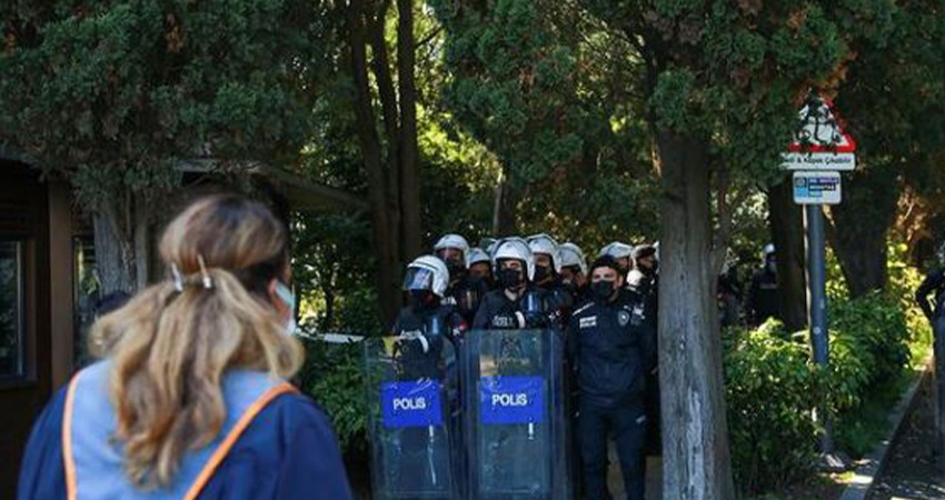 Boğaziçi Üniversitesi’nde öğrenciler göz altına alınıyor