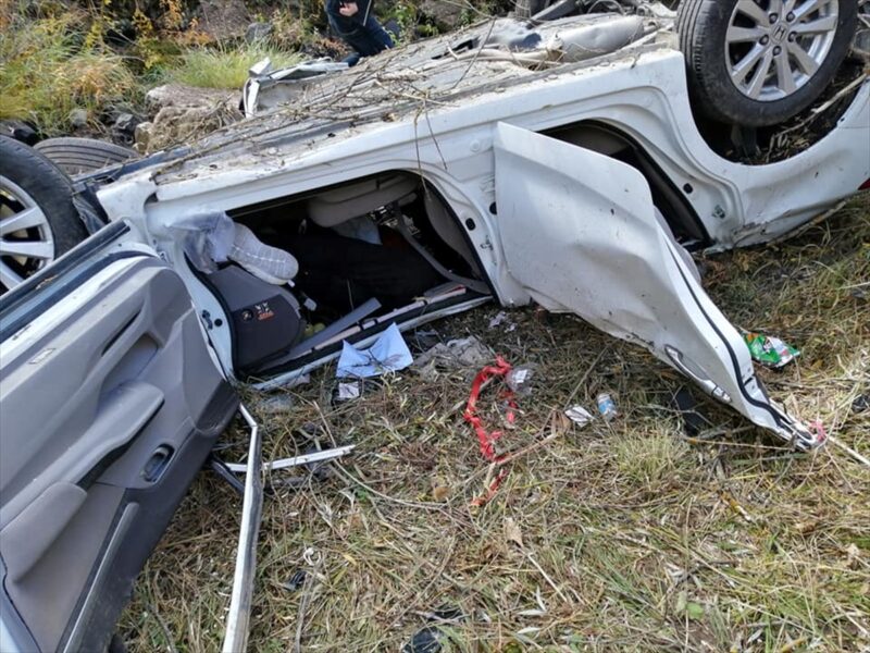 Bolu’da otomobil dereye devrildi, 2 ölü