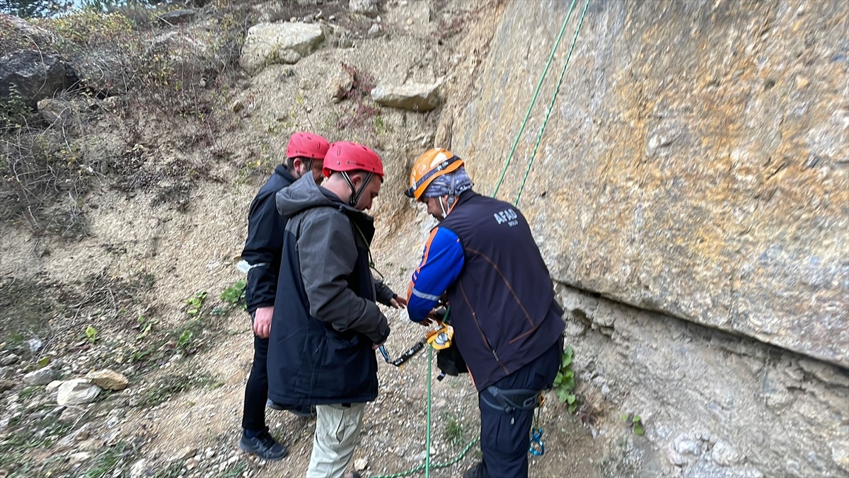 Bolu'da gazetecilere arama kurtarma ve dağcılık eğitimi verildi