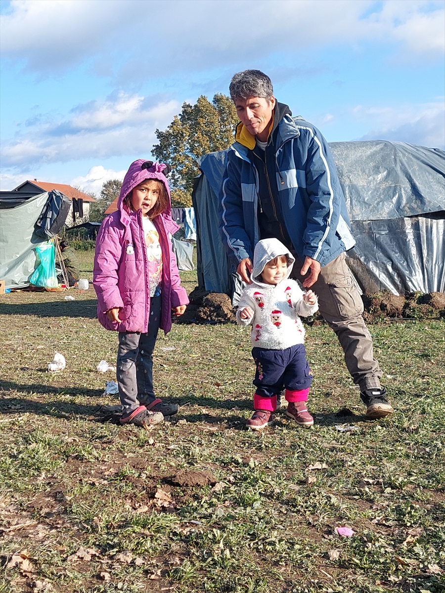 Bosna Hersek'teki göçmenlerin yaşam şartları soğuyan havayla zorlaştı