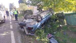 BURSA (AA) – Bursa'nın Orhangazi ilçesinde devrilen otomobilin sürücüsü hasar