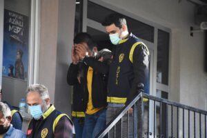 - Polis ekiplerince gözaltına alınan 4 dolandırıcılık zanlısı adliyeye sevk