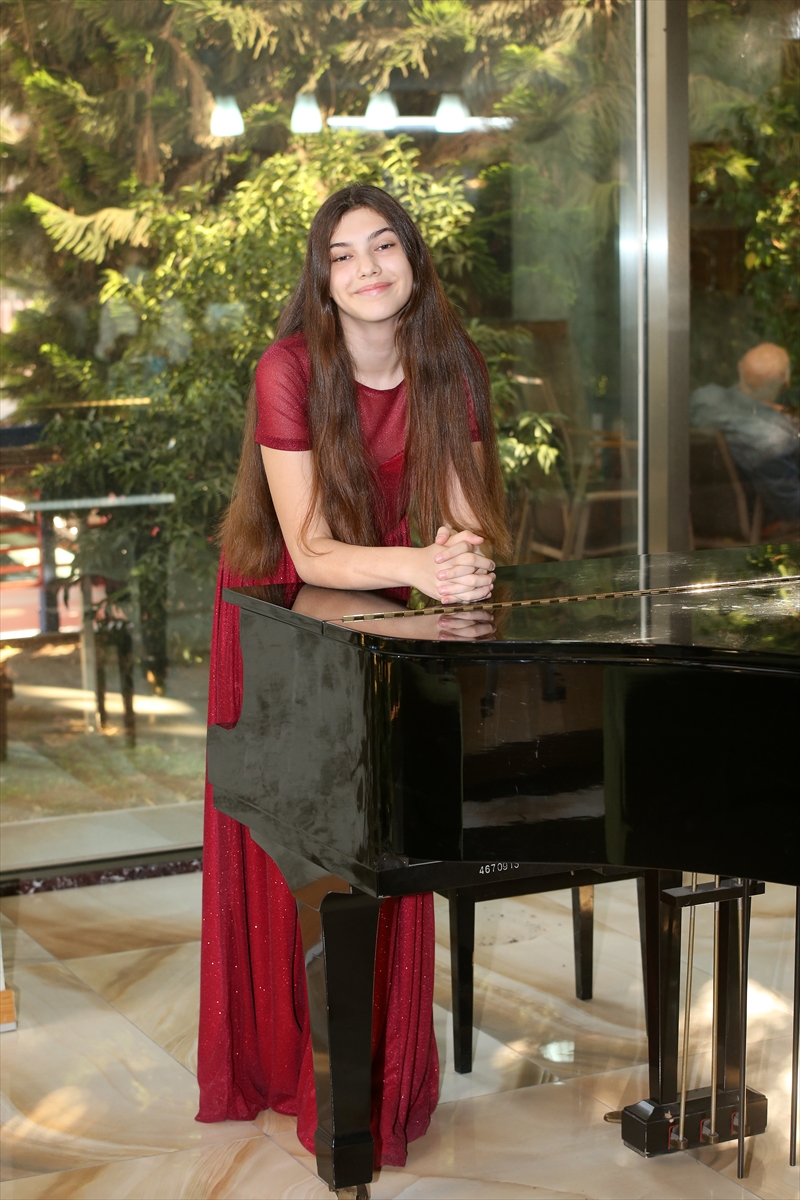 ÇDSO ile yarın sahne alacak genç piyanist İlyun Bürkev, hedeflerini anlattı: