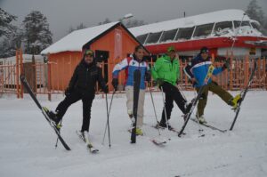KARS (AA) – Kar kalınlığının 20 santimetreye ulaştığı Kars'ın Sarıkamış