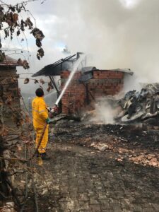ÇORUM (AA) – Çorum'un Osmancık ilçesinde çıkan yangında iki ev