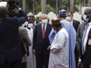 ABUJA (AA) – Türkiye Cumhurbaşkanı Recep Tayyip Erdoğan için ziyarette