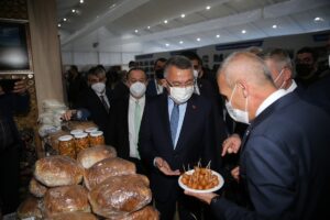 İSTANBUL (AA) – Cumhurbaşkanı Yardımcısı Fuat Oktay, 10 büyükelçinin, tutuklu