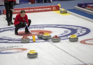 - Türkiye, kadınlarda Norveç'e 8-3 yenilerek ön eleme müsabakalarındaki ilk