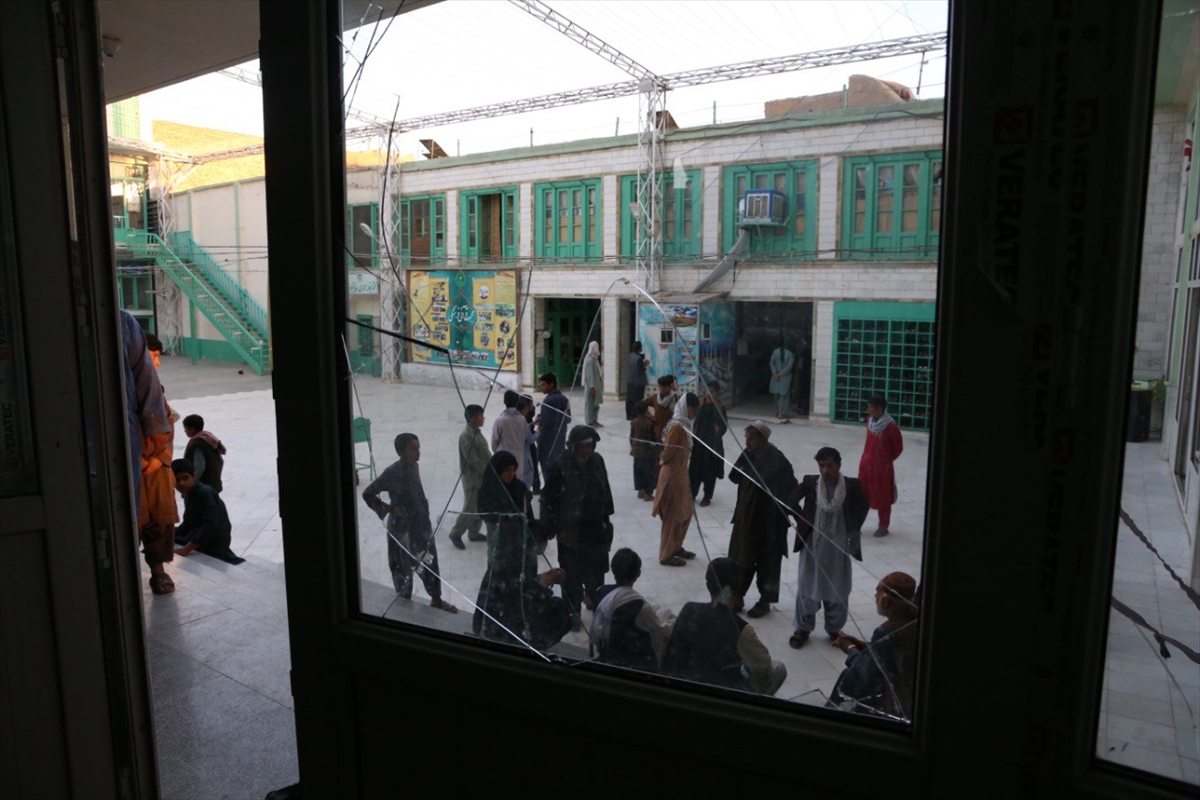 AA, DEAŞ’ın Kandahar’da Şii camisine düzenlediği saldırının görüntülerine ulaştı