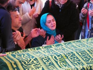 - Cenaze töreninin ardından CHP Genel Başkan Yardımcısı Karaca'nın da