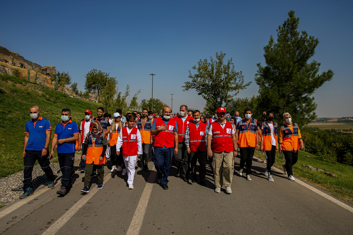 Diyarbakır'da “sağlıklı yaşam” için tarihi mekanlarda yürüyüş