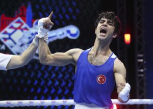 - Milli sporcular Nurettin Ovat ve Berat Acar son 16