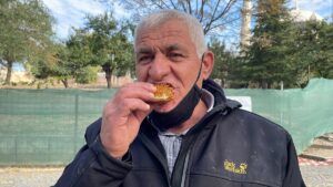 EDİRNE (AA) – Edirne'de 160 yıllık anıt ağaçtan toplanan 2