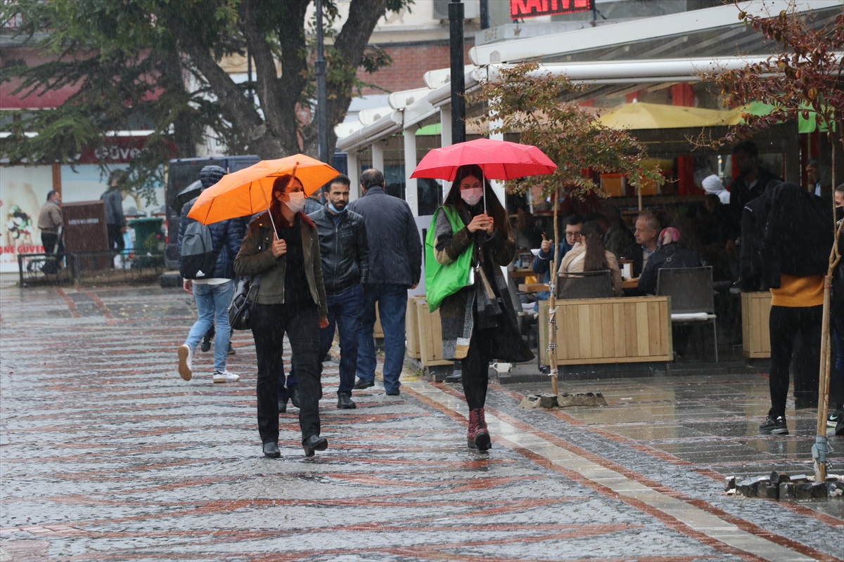 Edirne'de başlayan sağanak gece etkisini artıracak