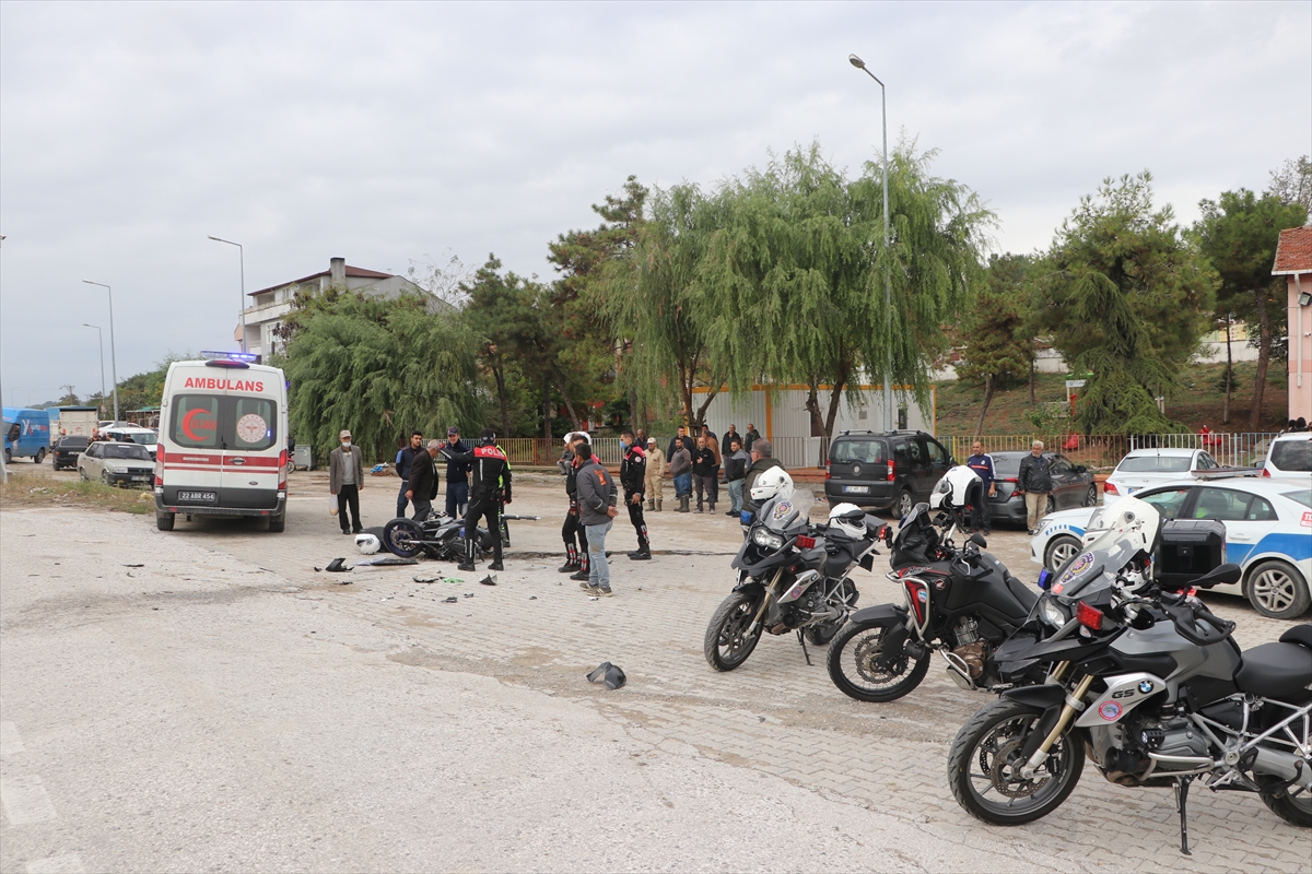 Edirne'de motosikletli polis memuru, olay yerine giderken geçirdiği trafik kazasında  yaralandı