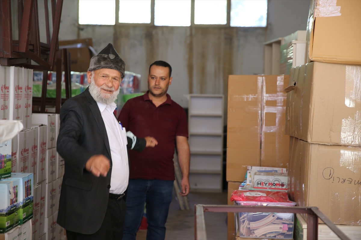 “Elmacı Dede” Mardin ve Suriye'deki ana sınıflarına malzeme desteği sundu
