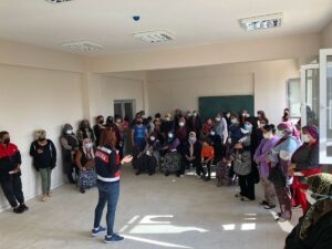 ANKARA (AA) – Ankara'da, "En İyi Narkotik Polisi Anne" eğitimi