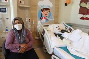 Erzurum’da mutfak tüpündeki gaz kaçağını çakmakla kontrol ederken gaz sıkışması