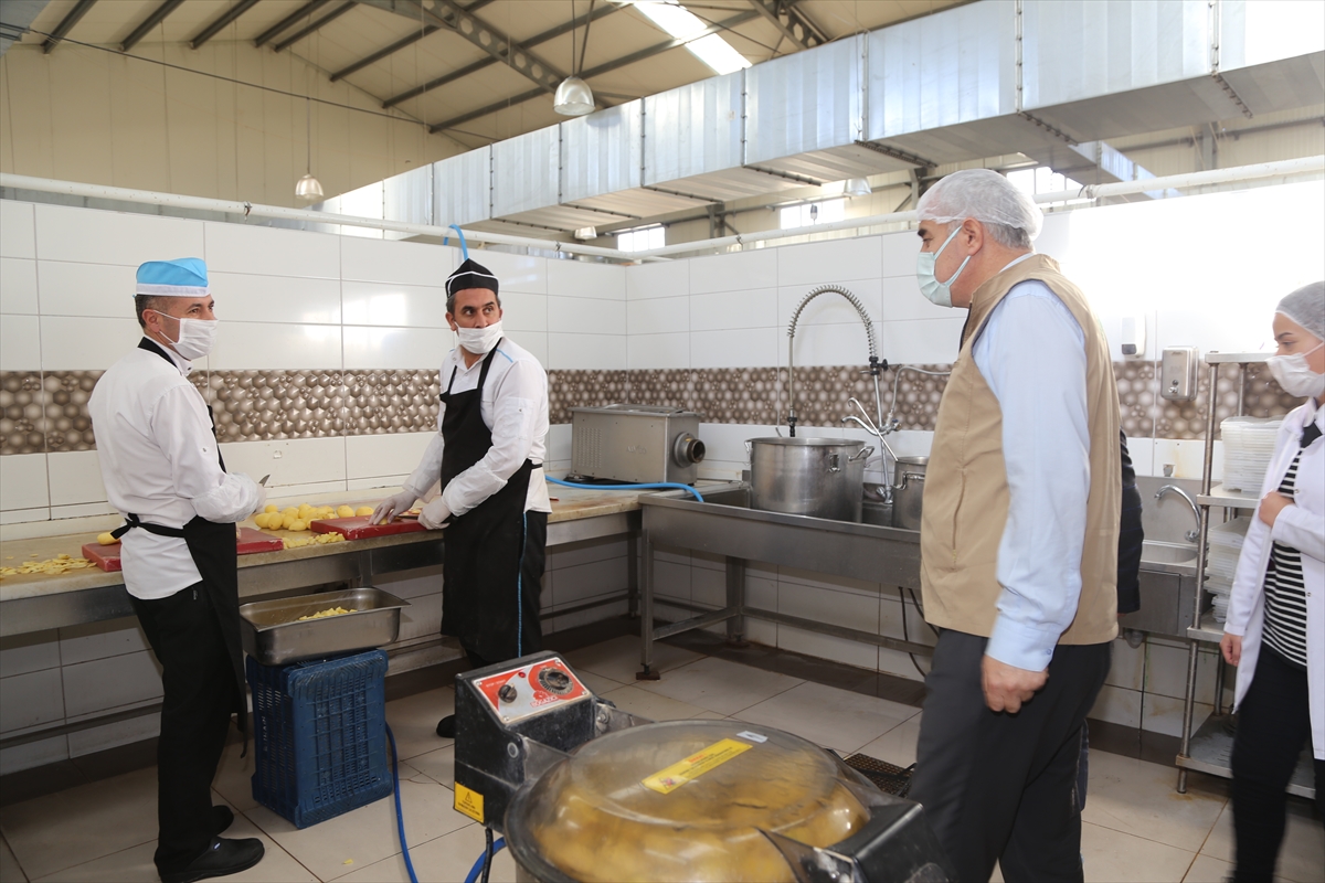 Erzurum'daki gıda denetimlerinde 79 işletmeye 822 bin lira ceza uygulandı