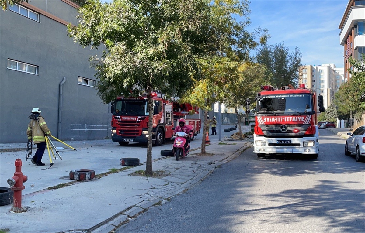 Esenyurt'ta sitenin otoparkında çıkan yangın söndürüldü