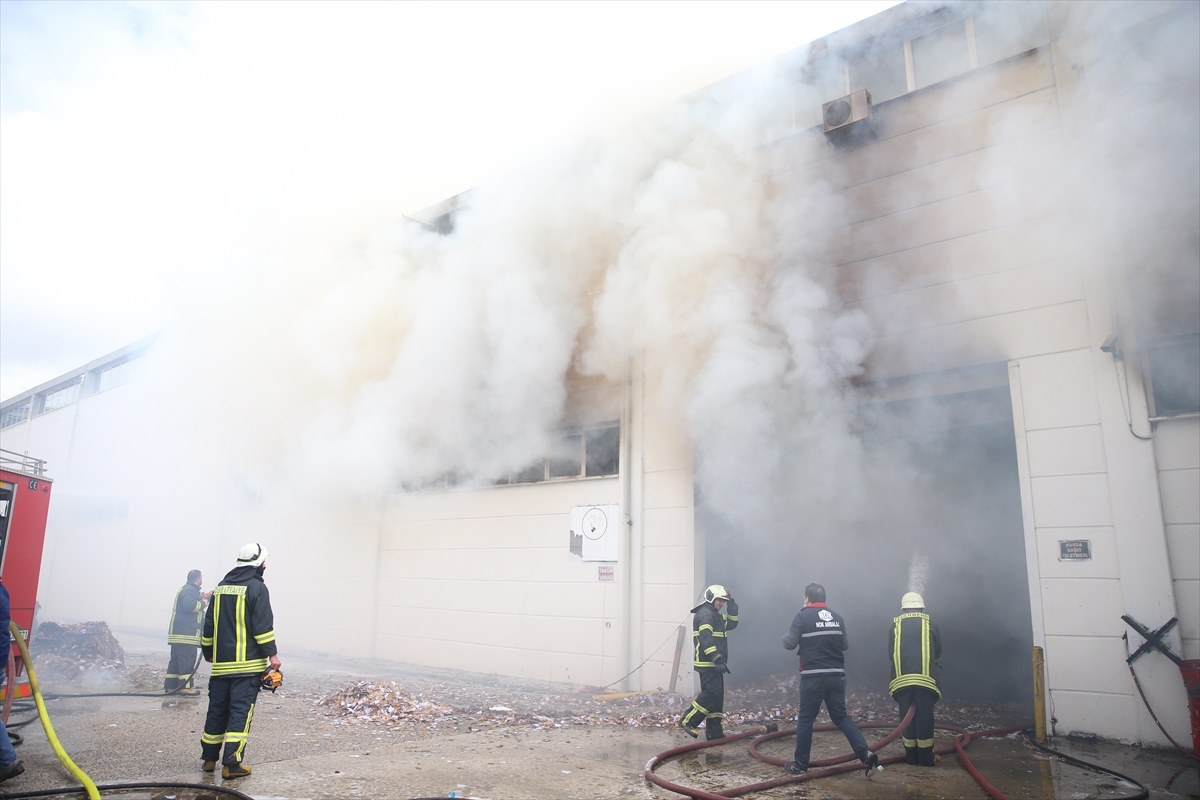 GÜNCELLEME – Eskişehir'de ambalaj fabrikasında çıkan yangın kontrol altına alındı