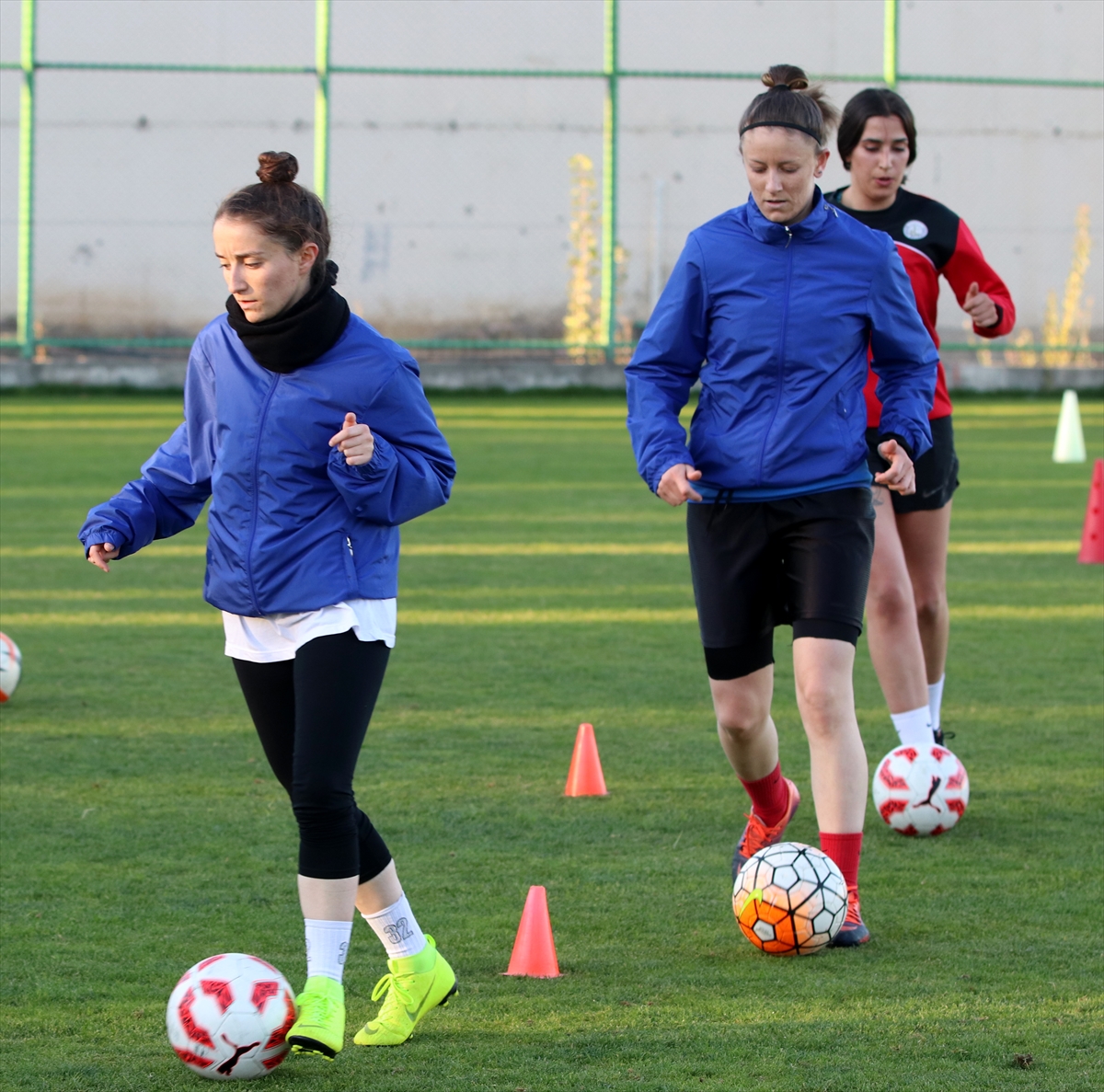 Gazi Lisesi, Kadınlar Futbol 2. Ligi'ne şampiyonluk parolasıyla hazırlanıyor