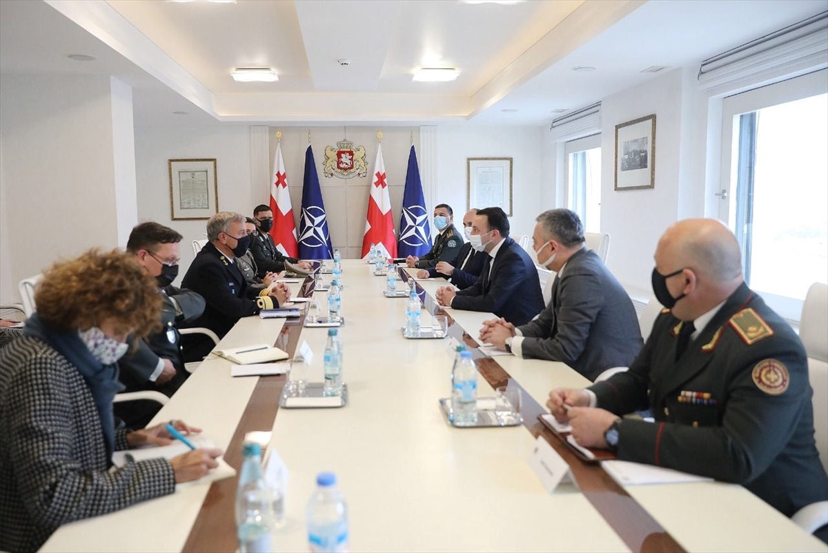 Gürcistan Başbakanı Garibaşvili, NATO Askeri Komite Başkanı Bauer'i kabul etti