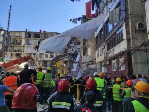 TİFLİS (AA) – Gürcistan'ın Batum kentinde 7 katlı bir bina,