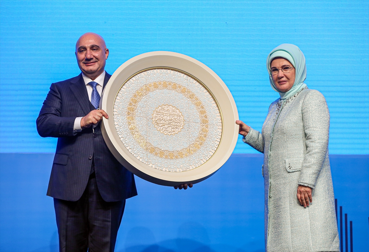 Emine Erdoğan, “Halkbank Üreten Kadınlar Türkiye Zirvesi”nde konuştu: