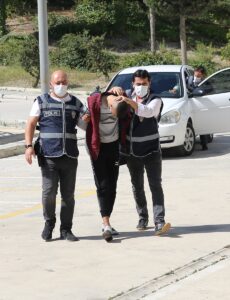 HATAY (AA) – Hatay'ın merkez Antakya ilçesinde kız arkadaşını satırla