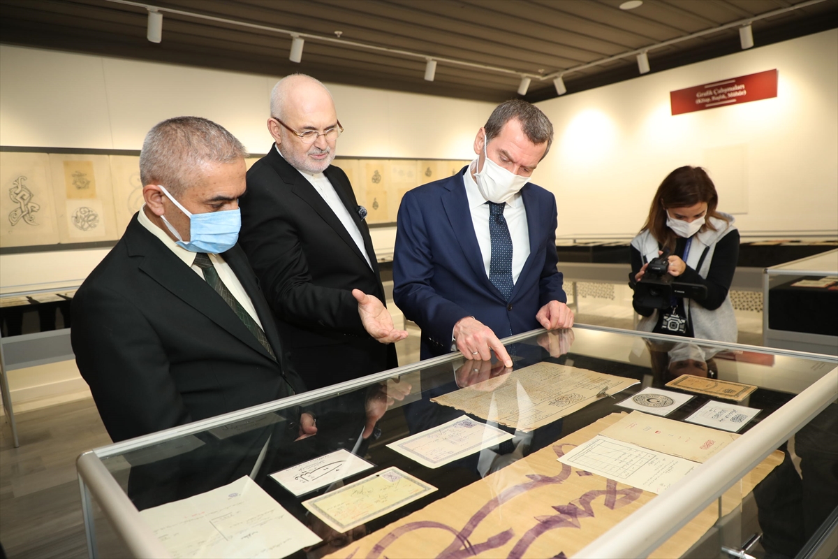 Hattat Mustafa Halim Özyazıcı sergisi, Kazlıçeşme Sanat'ta ziyarete açıldı