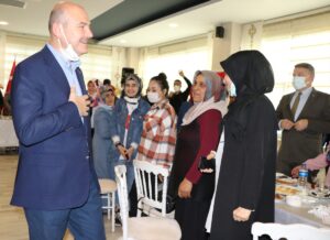 DİYARBAKIR (AA) – İçişleri Bakanı Süleyman Soylu, Diyarbakır anneleri ile
