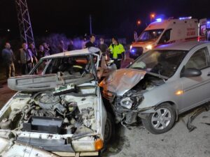 SAMSUN (AA) – Samsun'un Bafra ilçesinde iki otomobilin çarpışması sounucu