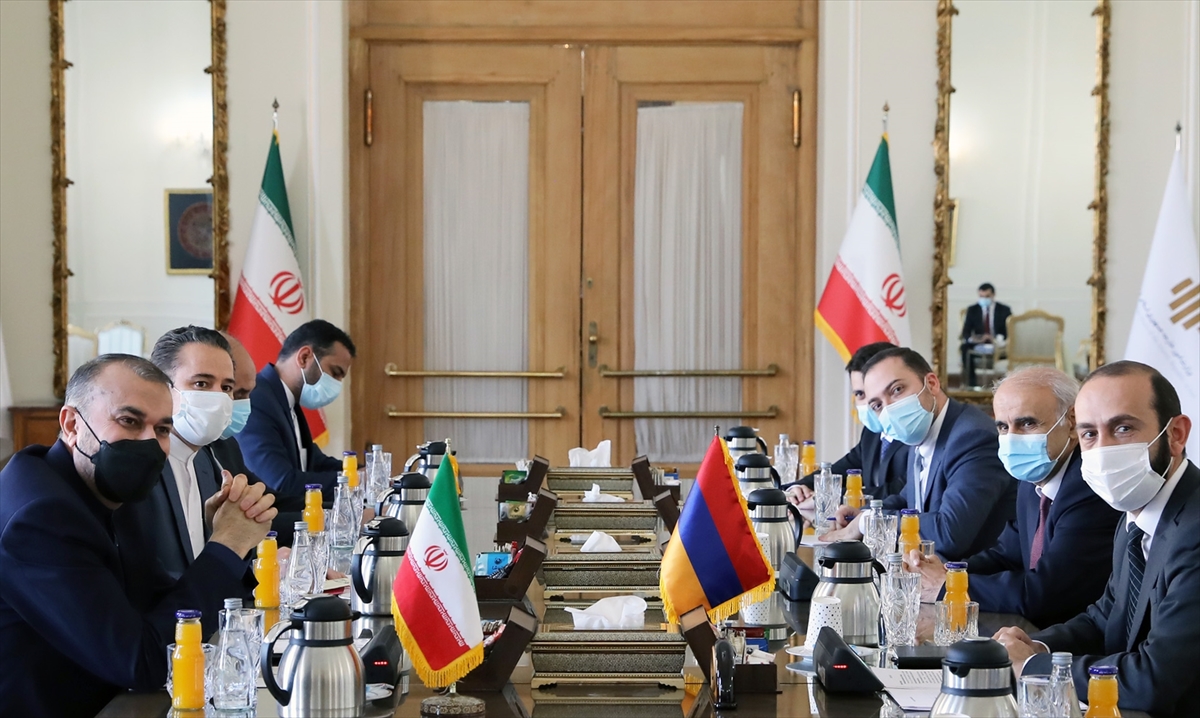 İran ile Ermenistan Dışişleri Bakanları Tahran'da bir araya geldi