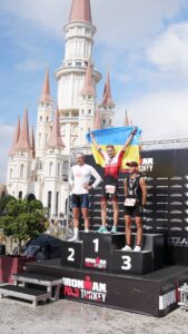 - Erkeklerde Ukrayna'dan Julian Demianov, kadınlarda ise Rusya'dan Inna Tutukina