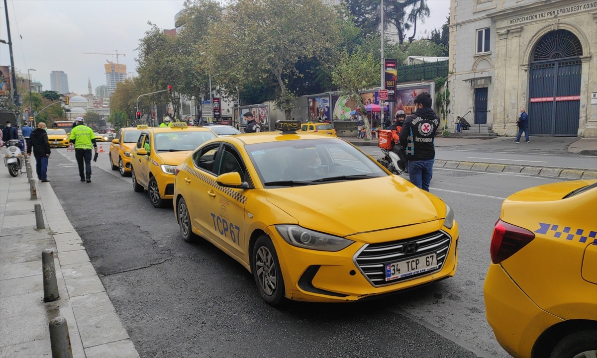 İstanbul'da taksicilere yönelik denetimler devam ediyor